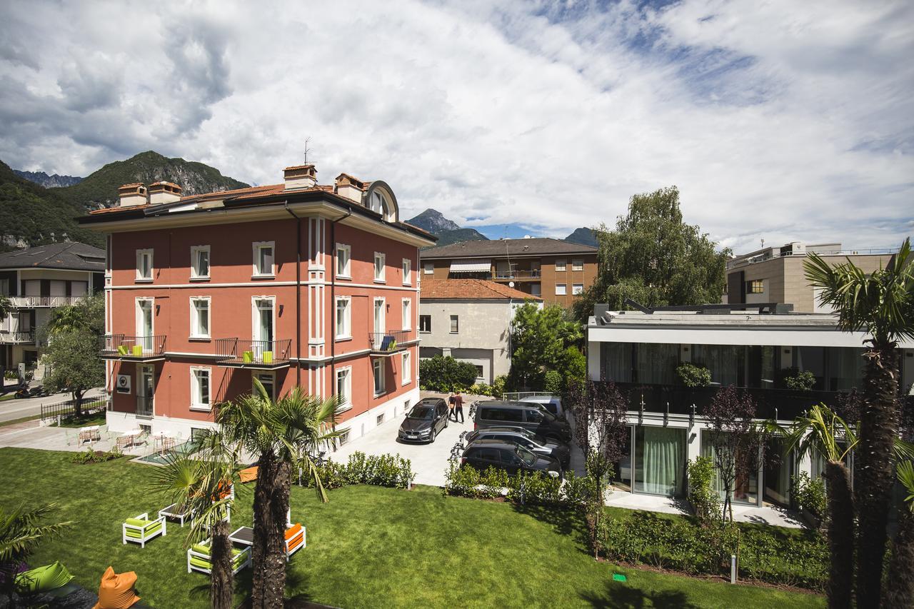 Holiday IV Gardan Riva del Garda Buitenkant foto